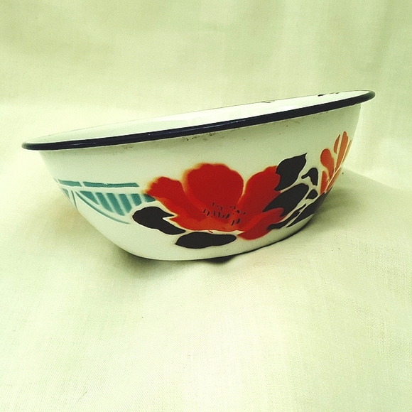 Vtg. Enamel Bowl. Orange Red Flower. Blue details. - Picture 2 of 6